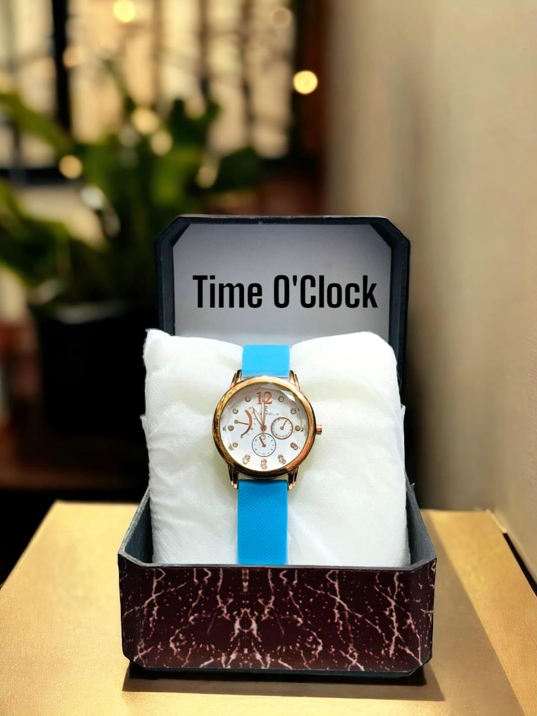 Elegant Women’s Leather Strap Analogue Watch