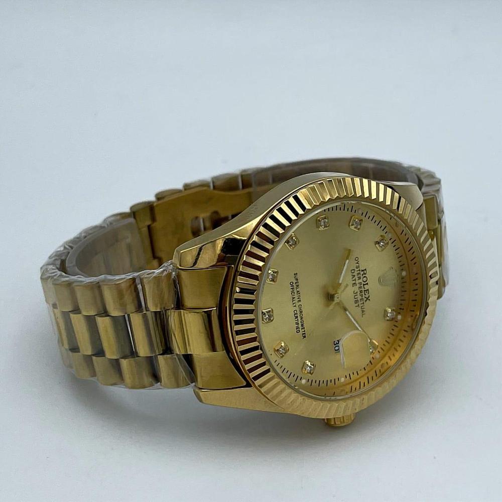 Men’s Stainless Steel Quartz Watch  Round Dial  Water Resistant